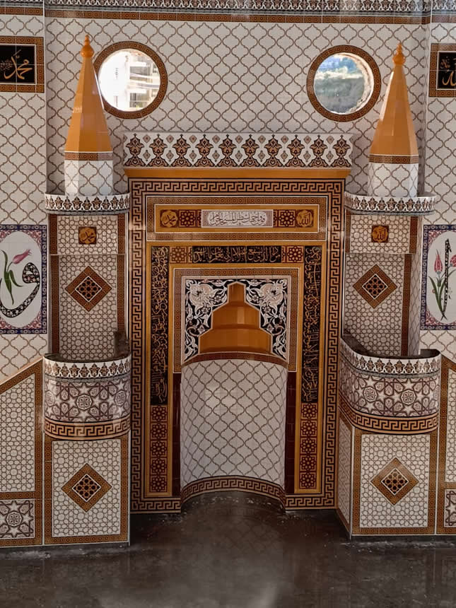 Cami Çini Ustaları