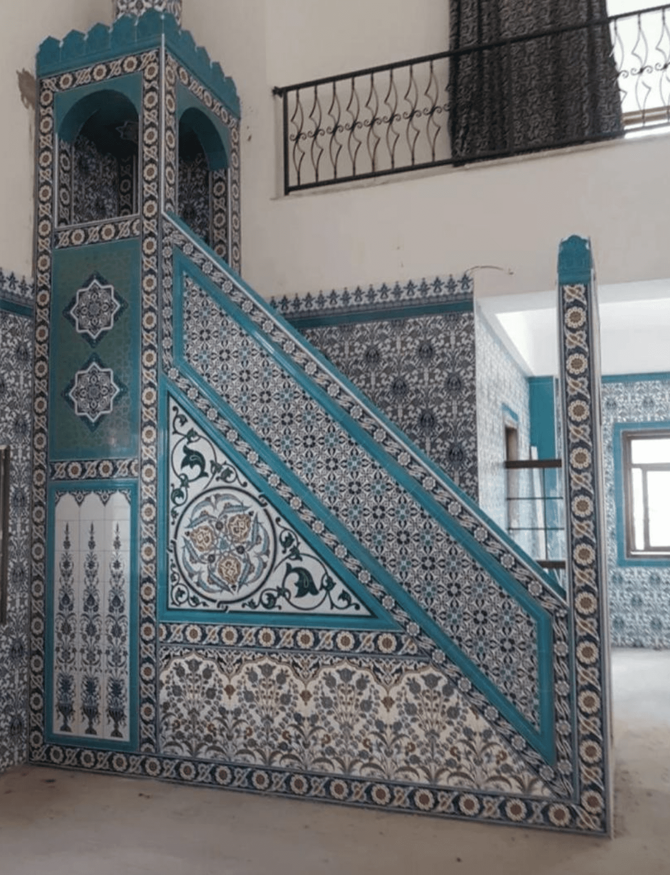 Cami Çini Minber - 55, El Dekoru Kemerli Çini Minber